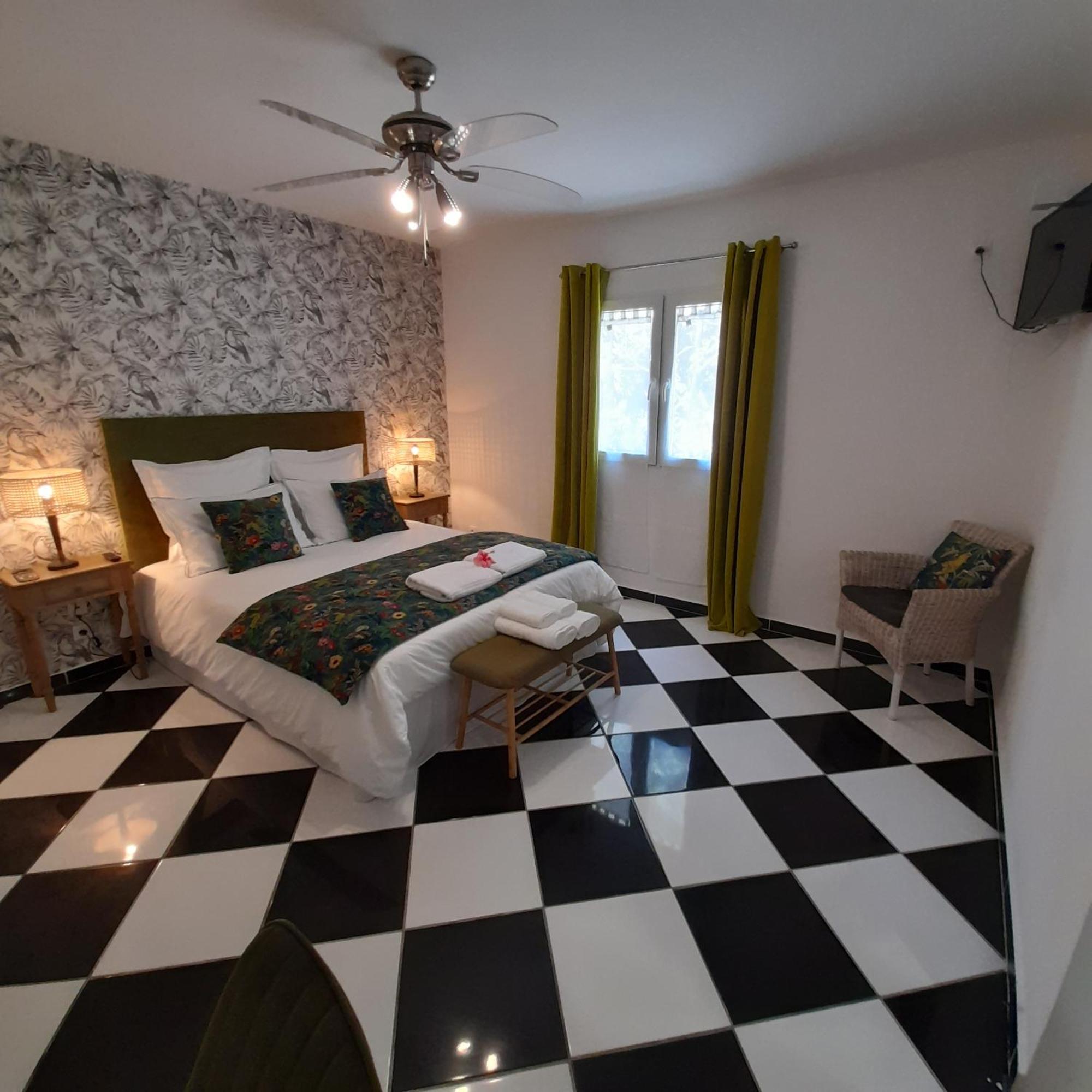 Le Bois de Nefles  Villa Garriga חדר תמונה